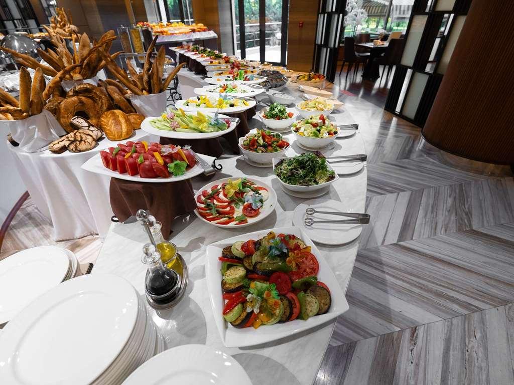 Moevenpick Hotel طشقند المطعم الصورة