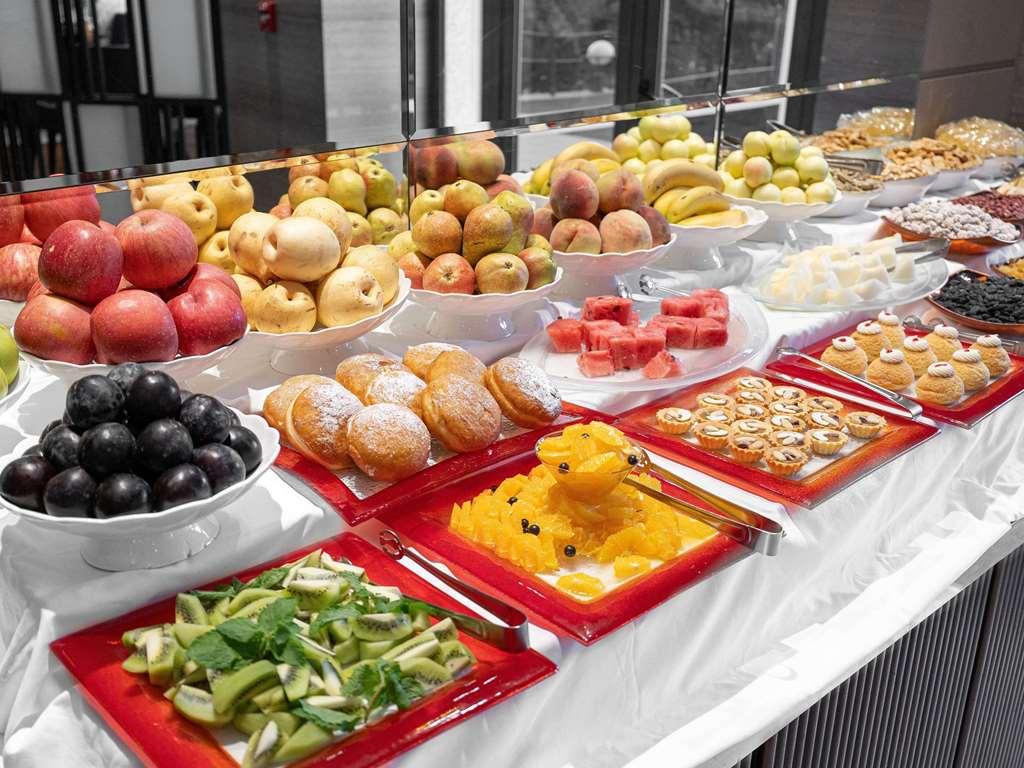 Moevenpick Hotel طشقند المطعم الصورة